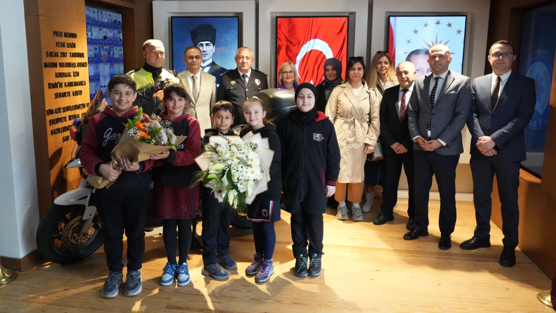 İzmir İl Milli Eğitim Müdürlüğü İzmir Polisini ziyaret etti