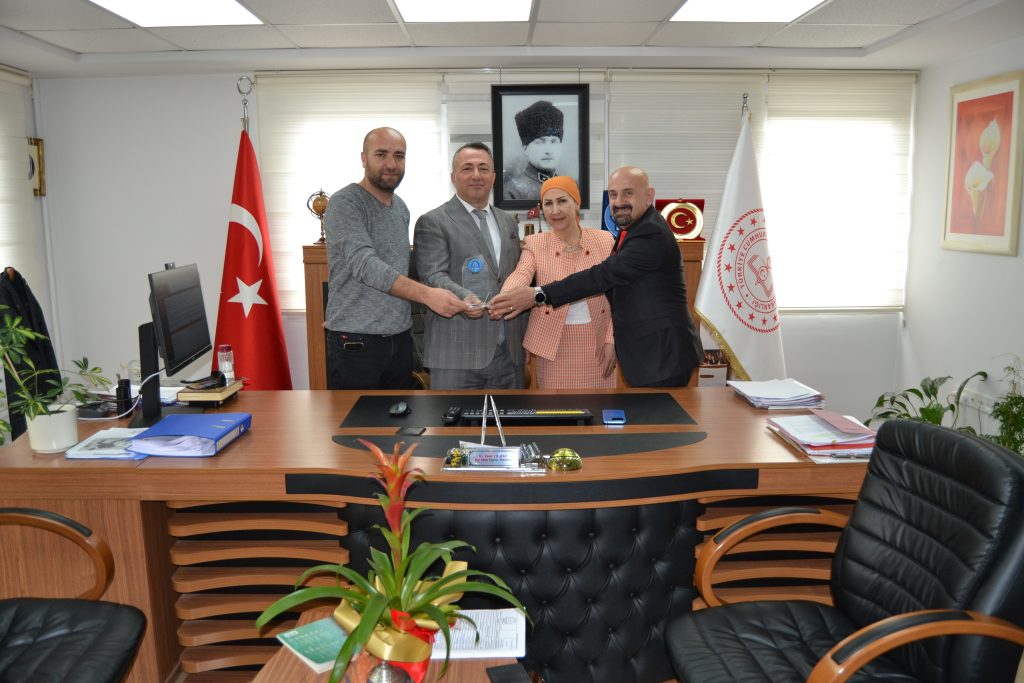 Menderes İlçe Milli Eğitim Müdürü Yusuf Yılmaz'a sendikadan ziyaret