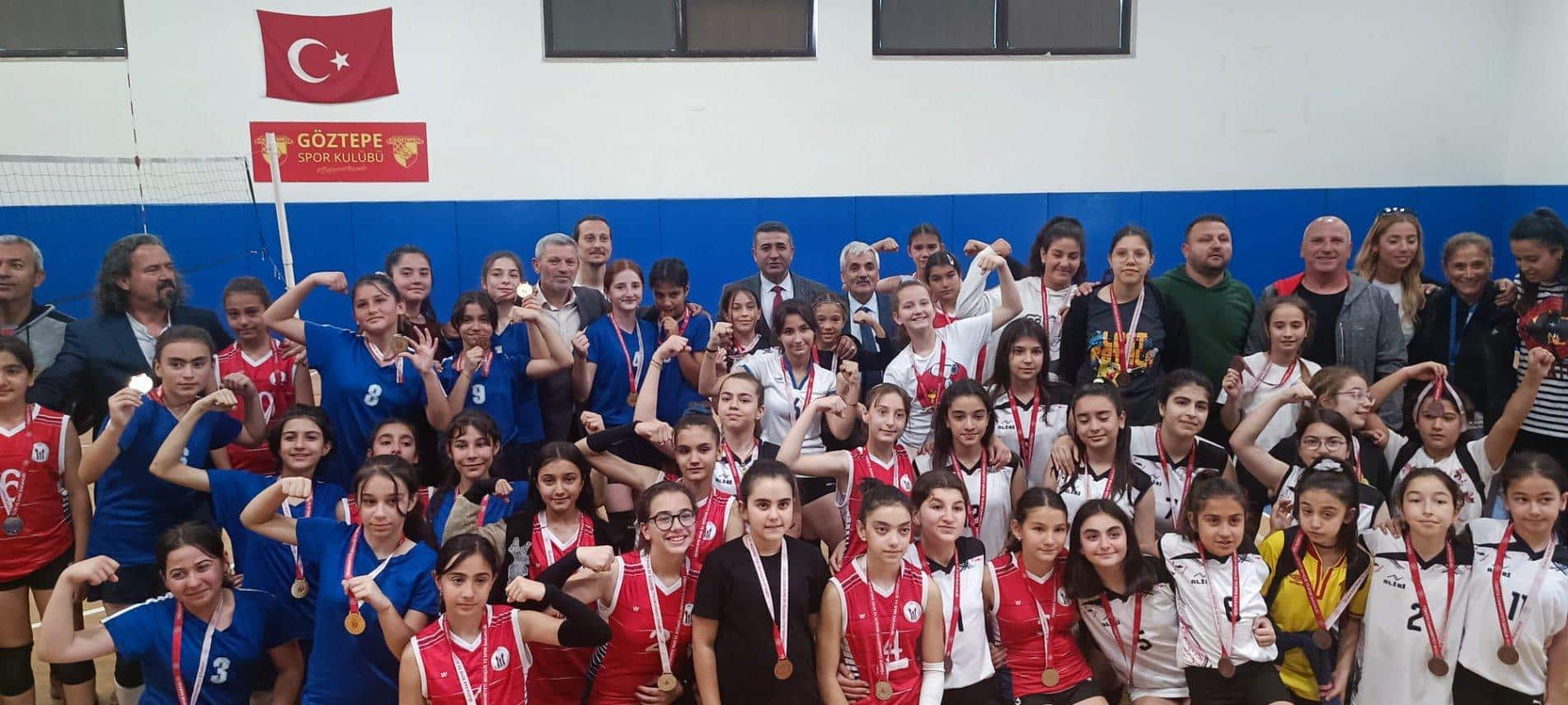 Karabağlar İlçe Milli Eğitim Müdürlüğü'nde madalya töreni