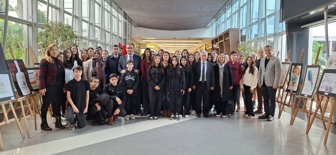 Balçova İlçe Milli Eğitim Müdürlüğü'nde 'Yeşilay Sergisi' açıldı